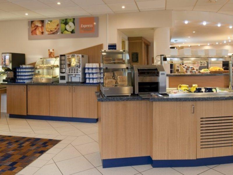 Holiday Inn Express Manchester East, An Ihg Hotel Restaurant photo