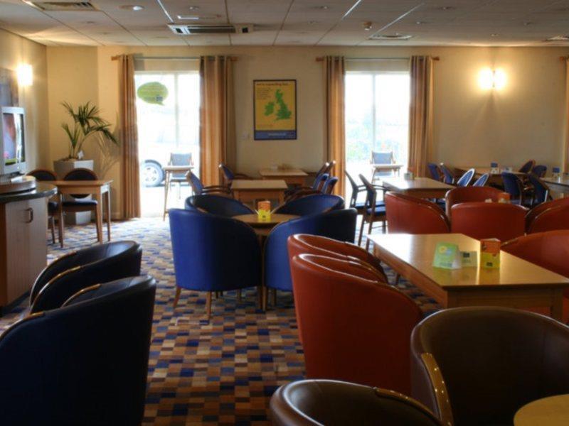 Holiday Inn Express Manchester East, An Ihg Hotel Restaurant photo